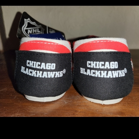 NWT Women's Chicago Blackhawks canvas shoes - Picture 3 of 9